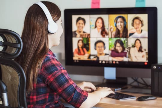 A student in a live online class with her tutor